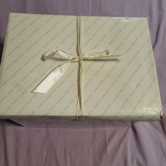 Wedding Couple in Gazebo - Picture 13 of 14